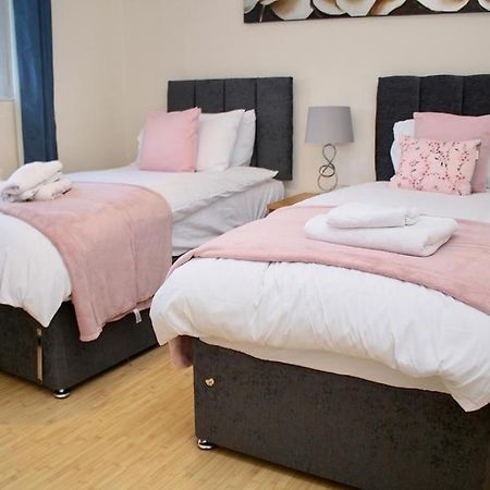 Contractor'S Haven- 4-Bedroom House With Free Parking, Super Fast Wifi, Fran Properties In Aylesbury, Pets Are Welcome! Aylesbury  Buitenkant foto
