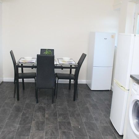 Contractor'S Haven- 4-Bedroom House With Free Parking, Super Fast Wifi, Fran Properties In Aylesbury, Pets Are Welcome! Aylesbury  Buitenkant foto