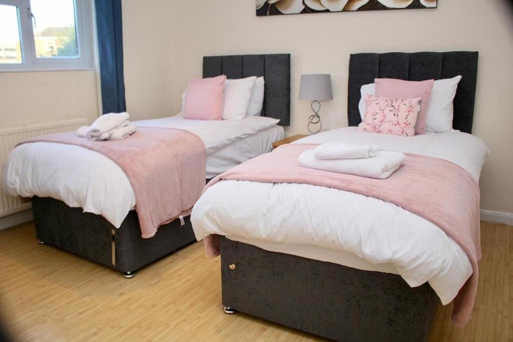 Contractor'S Haven- 4-Bedroom House With Free Parking, Super Fast Wifi, Fran Properties In Aylesbury, Pets Are Welcome! Aylesbury  Buitenkant foto