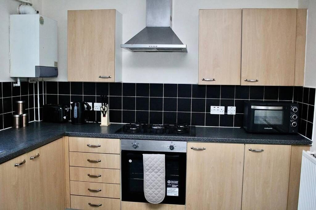 Contractor'S Haven- 4-Bedroom House With Free Parking, Super Fast Wifi, Fran Properties In Aylesbury, Pets Are Welcome! Aylesbury  Buitenkant foto
