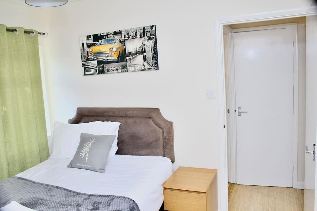 Contractor'S Haven- 4-Bedroom House With Free Parking, Super Fast Wifi, Fran Properties In Aylesbury, Pets Are Welcome! Aylesbury  Buitenkant foto